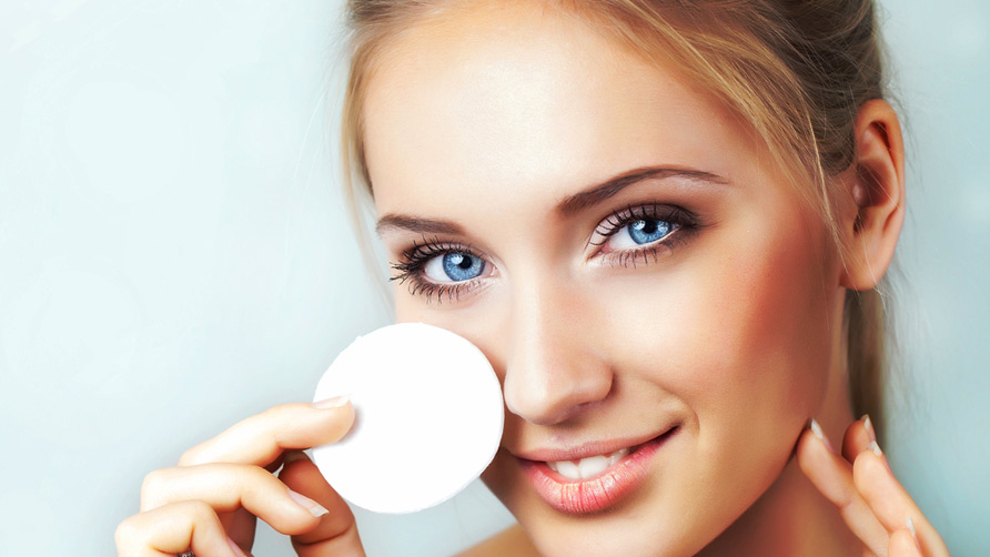 Как правильно снимать макияж с глаз: лучшие средства
