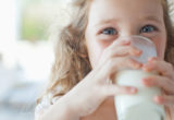 Насколько безопасно магазинное молоко?